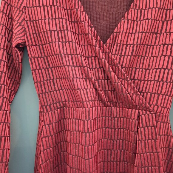 FRENCH CONNECTION FAUZ WRAP DRESS SIZE 6 RED LINEAR JACQUARD LONG SLEEVE - Picture 4 of 10